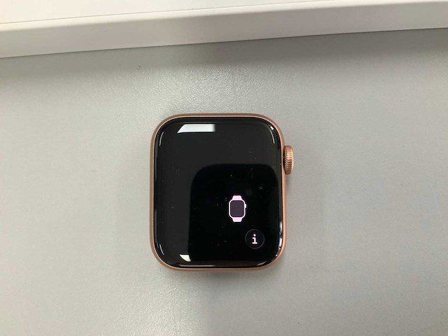 Apple watch series 6 40mm aluminium pink with pink sand sport band - afbeelding 2 van  4