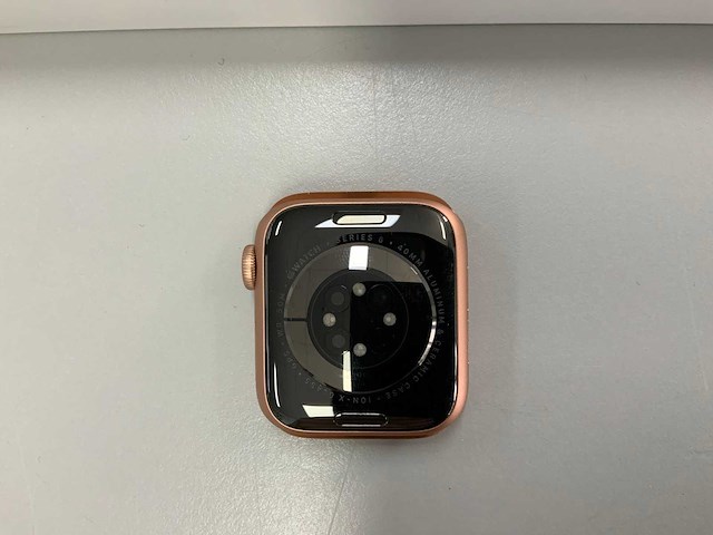 Apple watch series 6 40mm aluminium pink with pink sand sport band - afbeelding 3 van  4