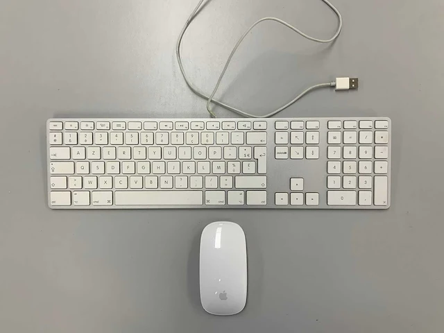 Apple wired magic azerty(frans) keyboard with numeric keypad + magic mouse - afbeelding 1 van  2