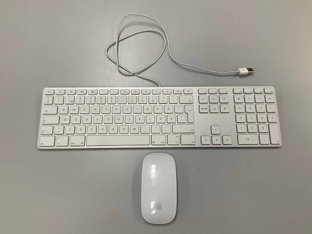 Apple wired magic qwerty(fins) keyboard with numeric keypad + magic mouse - afbeelding 1 van  2