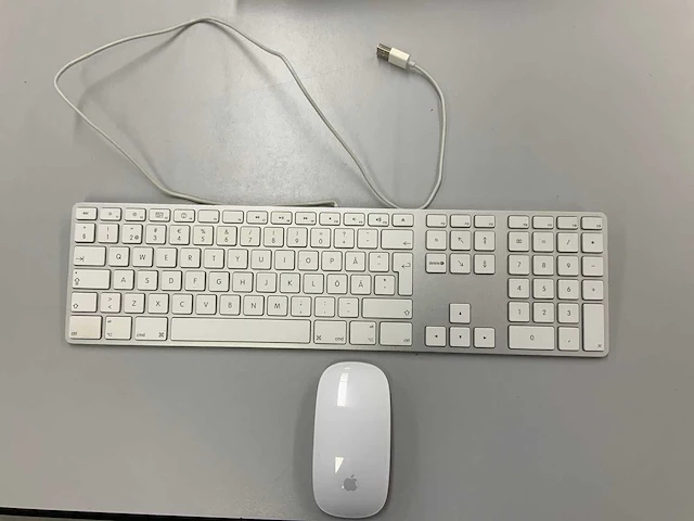 Apple wired magic qwerty(fins) keyboard with numeric keypad + magic mouse - afbeelding 1 van  2