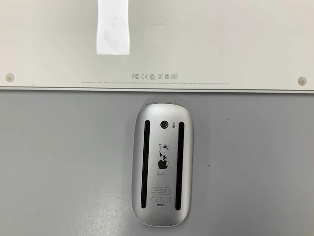 Apple wired magic qwerty(nederlands) keyboard with numeric keypad + magic mouse - afbeelding 2 van  2