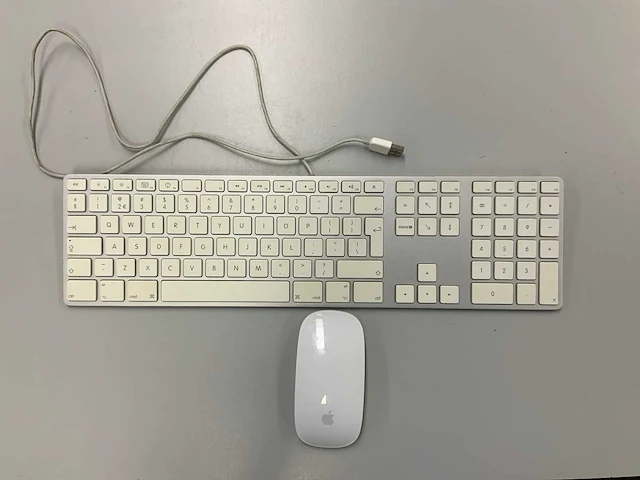 Apple wired magic qwerty(nederlands) keyboard with numeric keypad + magic mouse - afbeelding 1 van  2