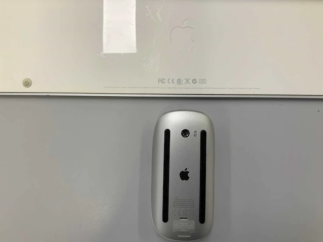 Apple wired magic qwerty(nederlands) keyboard with numeric keypad + magic mouse - afbeelding 2 van  2