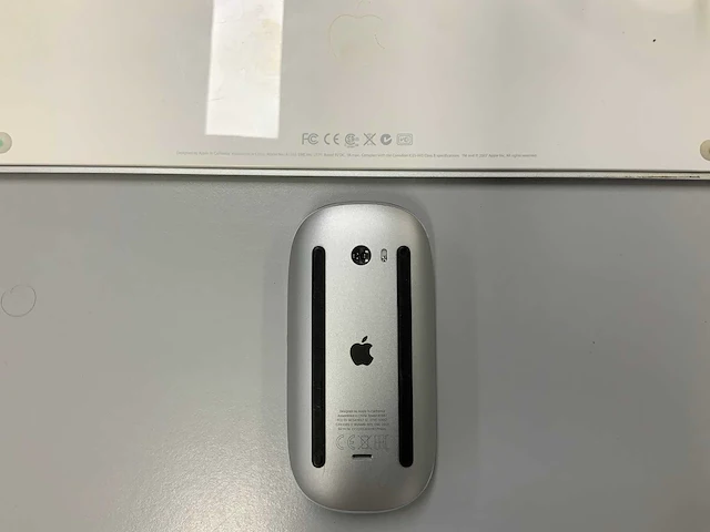 Apple wired magic qwerty(portugees) keyboard with numeric keypad + magic mouse - afbeelding 2 van  2