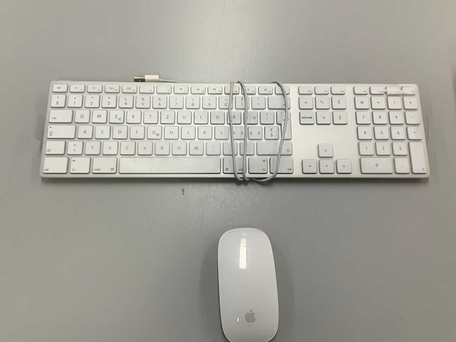 Apple wired magic qwertz keyboard with numeric keypad & magic mouse - afbeelding 1 van  2
