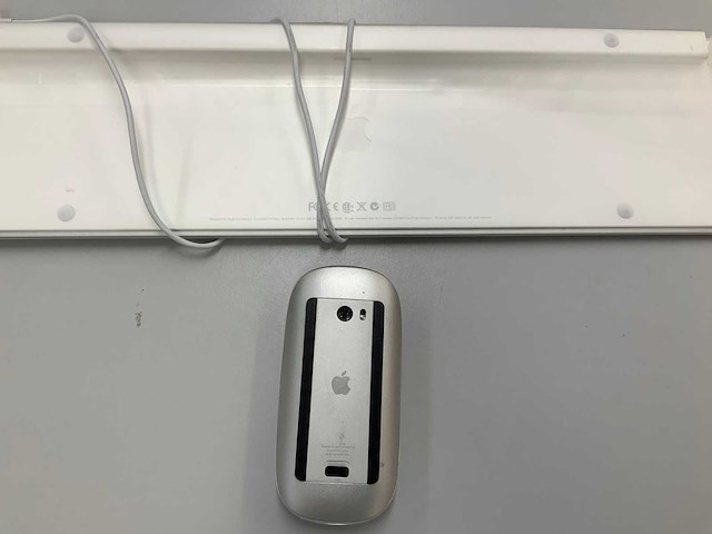 Apple wired magic qwertz keyboard with numeric keypad & magic mouse - afbeelding 2 van  2