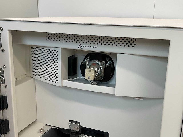 Applied biosytems viia 7 pcr systeem met autosampler - afbeelding 2 van  14