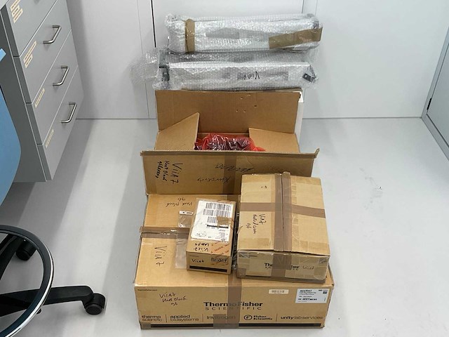 Applied biosytems viia 7 pcr systeem met autosampler - afbeelding 3 van  14