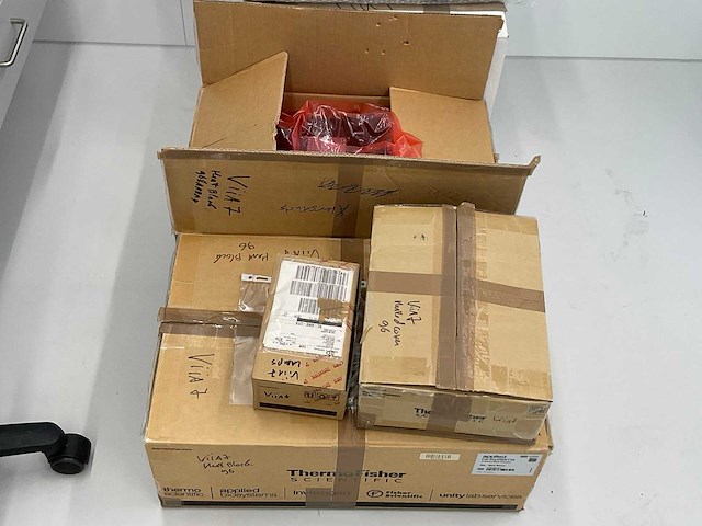 Applied biosytems viia 7 pcr systeem met autosampler - afbeelding 4 van  14