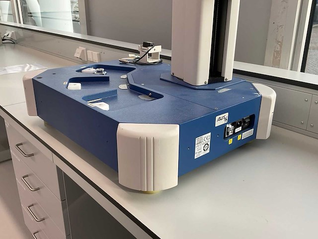 Applied biosytems viia 7 pcr systeem met autosampler - afbeelding 10 van  14