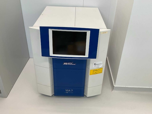 Applied biosytems viia 7 pcr systeem met autosampler - afbeelding 11 van  14