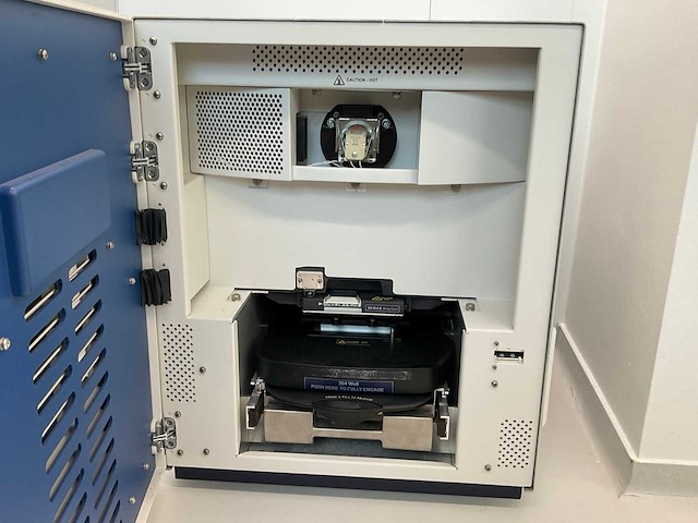 Applied biosytems viia 7 pcr systeem met autosampler - afbeelding 13 van  14