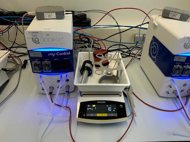 Applikon - my-control - kleinschalige bioreactor - 2017 - afbeelding 1 van  10