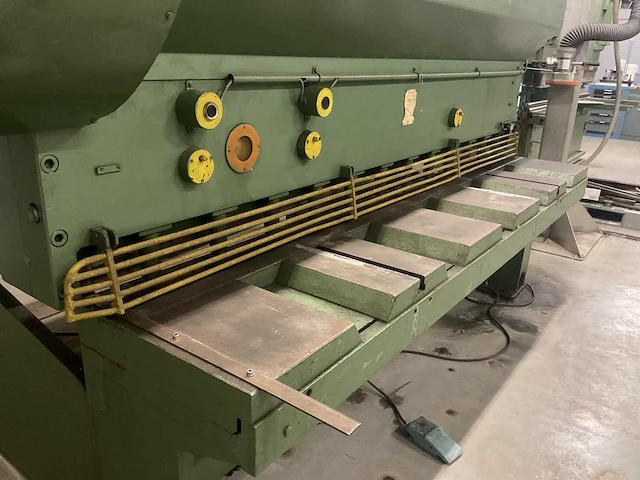 Apresta knipmachine/knipbank 60 ton - afbeelding 12 van  15