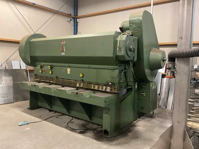 Apresta knipmachine/knipbank 60 ton - afbeelding 1 van  6