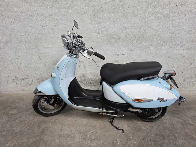 Aprilia - bromscooter - habana retro - 2t 45km uitvoering dg413p - afbeelding 1 van  6