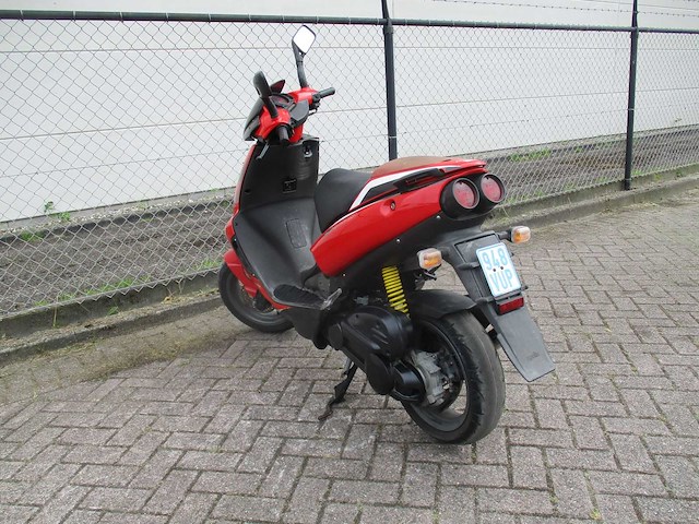 Aprilia - bromscooter - sr50 sport 2 takt - scooter - afbeelding 2 van  12
