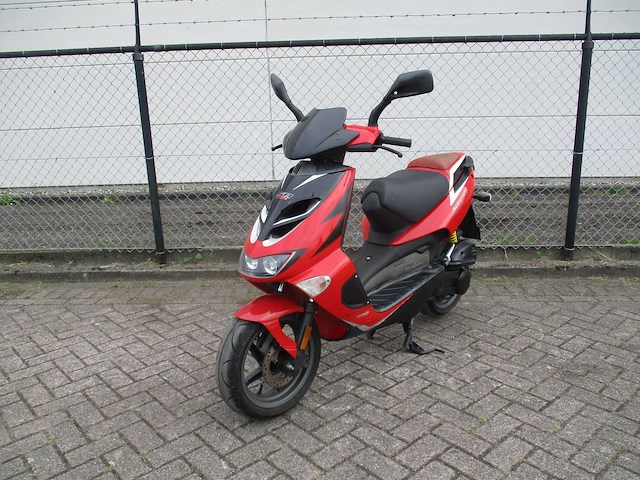 Aprilia - bromscooter - sr50 sport 2 takt - scooter - afbeelding 5 van  12