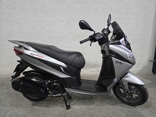 Aprilia - bromscooter - sxr 50 - 4t 45km uitvoering fnp20f - afbeelding 2 van  7