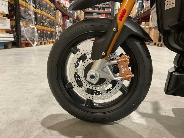 Aprilia - dorsoduro 900 - elektrische kindermotor - afbeelding 27 van  27