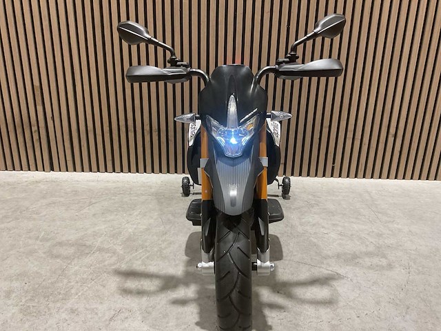 Aprilia - dorsoduro 900 - elektrische kindermotor - afbeelding 13 van  37