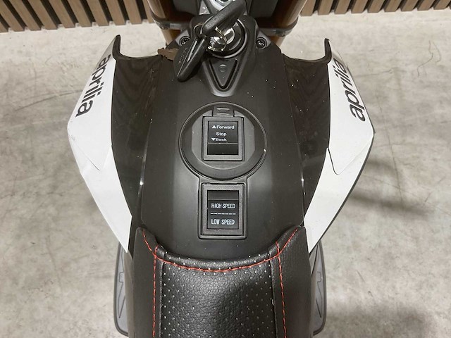 Aprilia - dorsoduro 900 - elektrische kindermotor - afbeelding 20 van  37