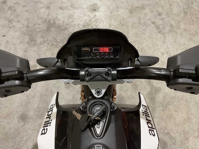 Aprilia - dorsoduro 900 - elektrische kindermotor - afbeelding 10 van  55