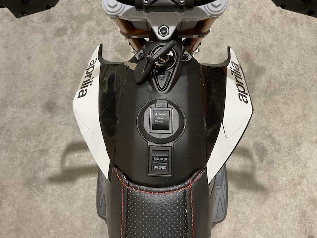 Aprilia - dorsoduro 900 - elektrische kindermotor - afbeelding 11 van  55
