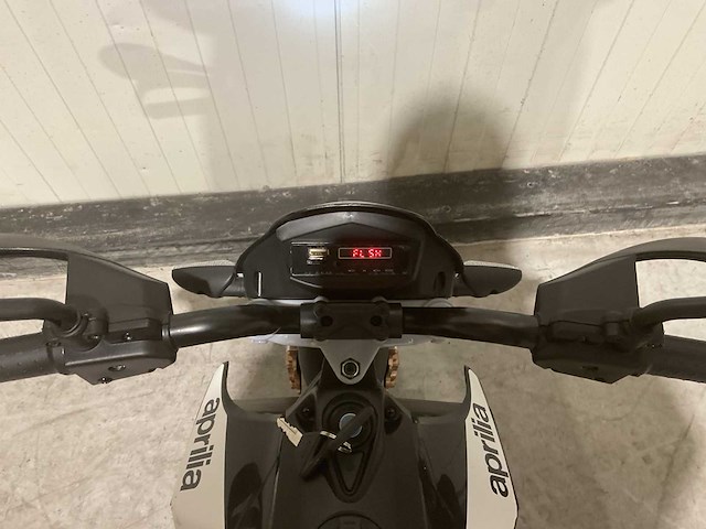 Aprilia - dorsoduro 900 - elektrische kindermotor - afbeelding 48 van  55
