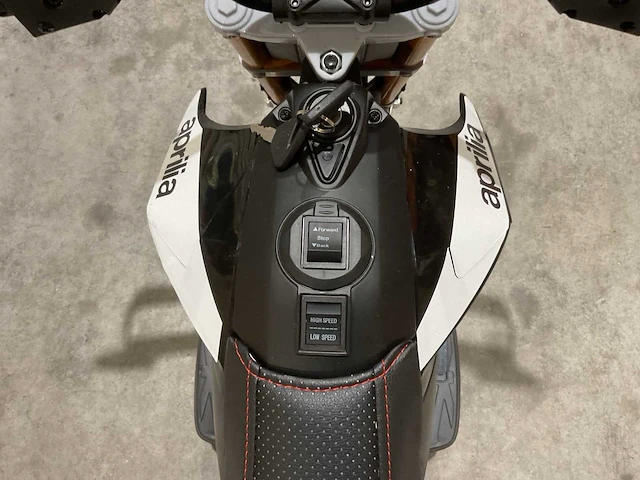Aprilia - dorsoduro 900 - elektrische kindermotor - afbeelding 11 van  55