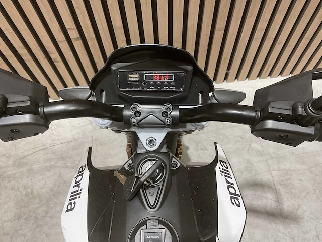 Aprilia - dorsoduro 900 - elektrische kindermotor - afbeelding 31 van  55