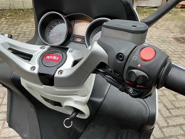 Aprilia - srv 850 - motorcycle - afbeelding 8 van  15