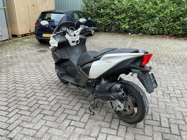 Aprilia - srv 850 - motorcycle - afbeelding 10 van  15