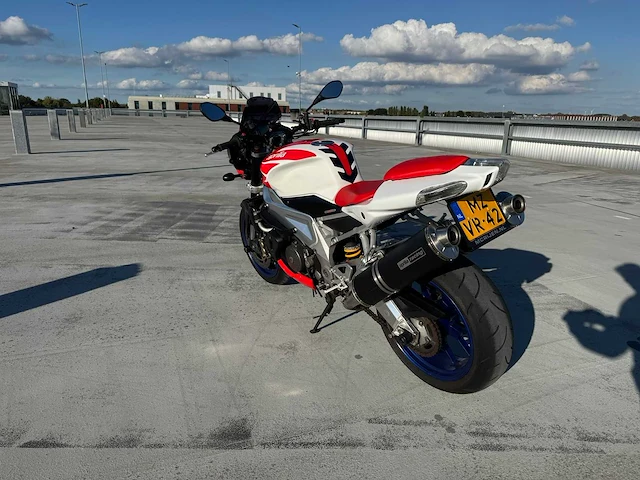 Aprilia - tuono 1000 r - motorfiets - afbeelding 9 van  9