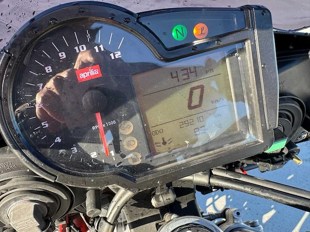 Aprilia - tuono 1000 r - motorfiets - afbeelding 9 van  9