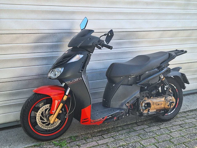 Aprilia cube 300 motorscooter motorfiets - afbeelding 2 van  7