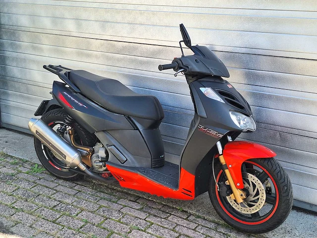 Aprilia cube 300 motorscooter motorfiets - afbeelding 5 van  7