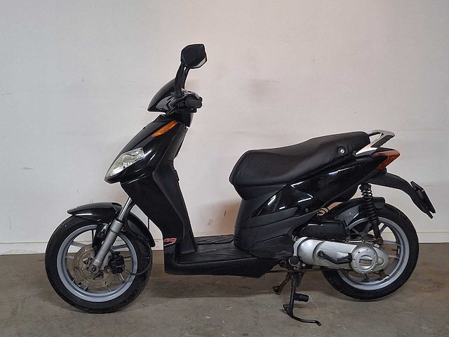 Aprilia sportcity 45 km bromscooter piaggio 2takt - afbeelding 1 van  7