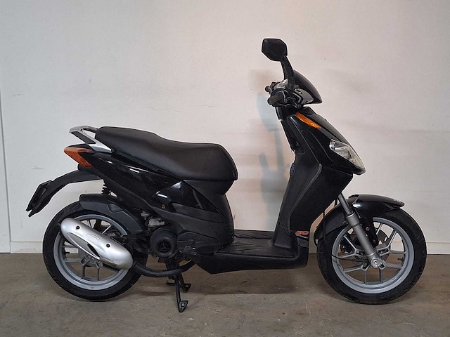Aprilia sportcity 45 km bromscooter piaggio 2takt - afbeelding 6 van  7