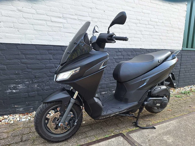 Aprilia sxr50 4t 45km bromscooter - afbeelding 2 van  7