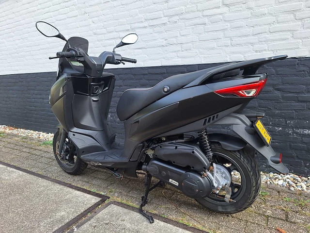 Aprilia sxr50 4t 45km bromscooter - afbeelding 3 van  7