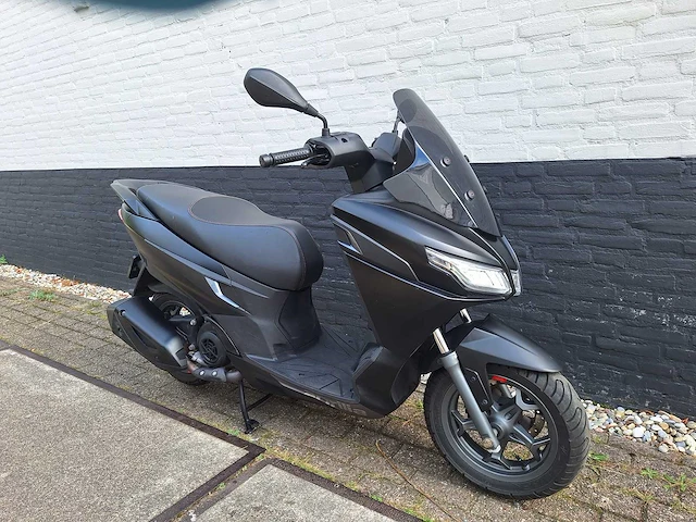 Aprilia sxr50 4t 45km bromscooter - afbeelding 6 van  7