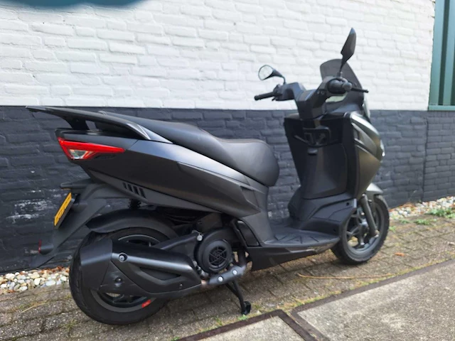 Aprilia sxr50 4t 45km bromscooter - afbeelding 7 van  7