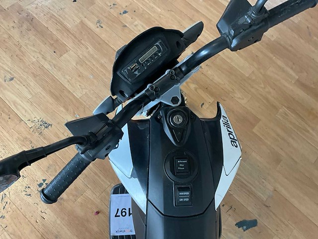 Aprilla elektrische kindermotor - afbeelding 5 van  6