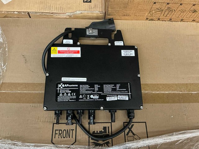 Apsystems microinverter model yc 600 omvormer - afbeelding 1 van  5
