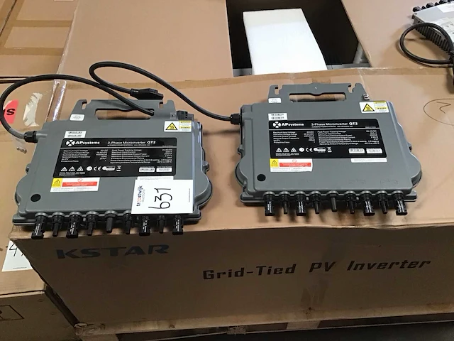 Apsystems qt2 micro omvormer (2x) - afbeelding 1 van  2