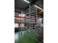 Apw aluminium rolsteiger - 11 meter werkhoogte - met gegalvaniseerde opslagbok - afbeelding 9 van  9
