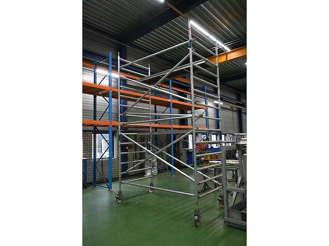 Apw aluminium rolsteiger - 11 meter werkhoogte - met gegalvaniseerde opslagbok - afbeelding 2 van  9