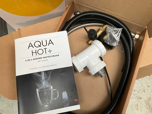 Aqua hot+ 3-in-1 kokendwaterkraan chroom met 5 liter boiler - afbeelding 5 van  12